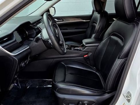Used 2023 Jeep Grand Cherokee Limited AWD/4WD image 12