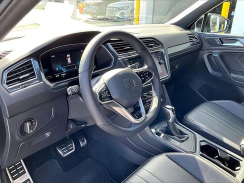 Certified 2022 Volkswagen Tiguan SE R-Line image 14