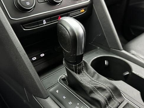 Used 2021 Volkswagen Atlas SE w/ Panoramic Sunroof Package image 17