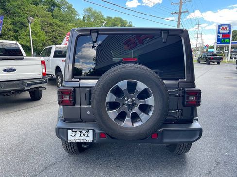 Used 2018 Jeep Wrangler Unlimited Sahara w/ Dual Top Group AWD/4WD image 6