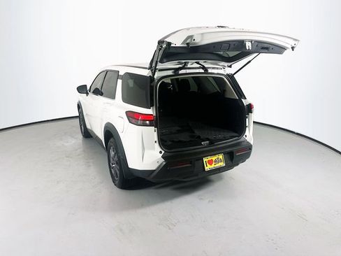 Used 2024 Nissan Pathfinder S FWD image 24