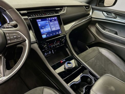 Used 2023 Jeep Grand Cherokee L Laredo AWD/4WD image 25