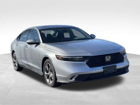 Used 2024 Honda Accord EX image 2