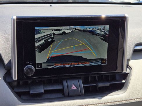 Used 2025 Toyota RAV4 XLE w/ Convenience Package image 18