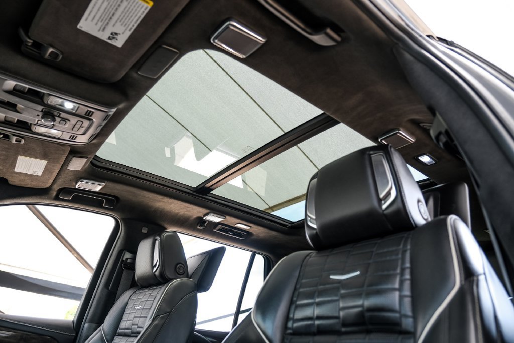 Used 2021 Cadillac Escalade Sport Platinum w/ LPO, ONYX Package AWD/4WD image 4
