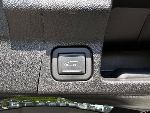 Used 2023 GMC Acadia Denali w/ Denali Ultimate Package AWD/4WD image 46