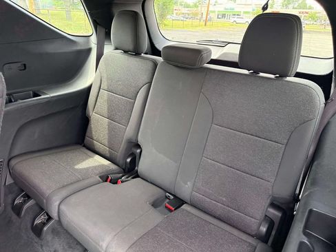 Used 2024 Chevrolet Traverse LT FWD image 13