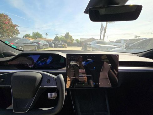 Used 2022 Tesla Model S Plaid image 9