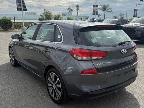 Used 2018 Hyundai Elantra GT image 3