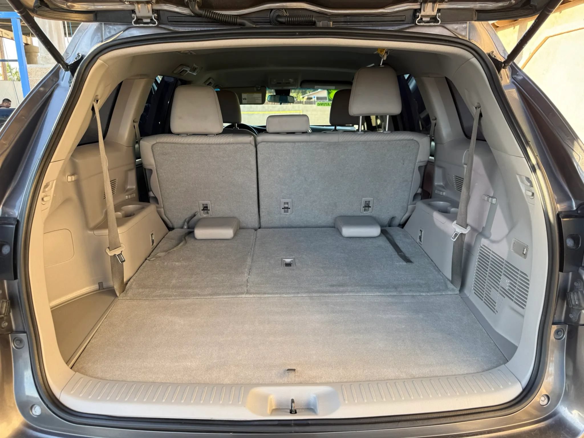 Used 2018 Toyota Highlander LE w/ Carpet Mat Package (TMS) AWD/4WD image 8