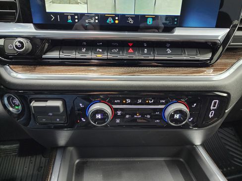 Used 2025 Chevrolet Silverado 2500 LT w/ Trail Boss Package image 17