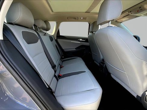 Used 2023 Volkswagen Taos SE w/ Panoramic Sunroof Package FWD image 25