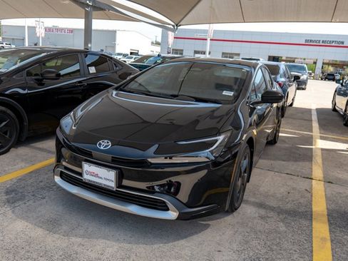 New 2026 Toyota Prius SE image 1