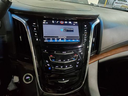 Used 2017 Cadillac Escalade Premium Luxury AWD/4WD image 29