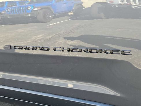 New 2025 Jeep Grand Cherokee Altitude image 12