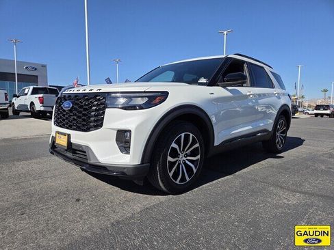 Certified 2025 Ford Explorer ST-Line AWD/4WD image 3
