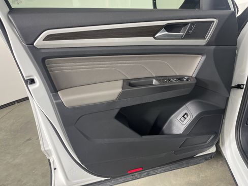 Used 2023 Volkswagen Atlas SE image 17