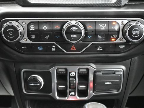 Used 2023 Jeep Wrangler Unlimited Sahara w/ Cold Weather Group AWD/4WD image 19