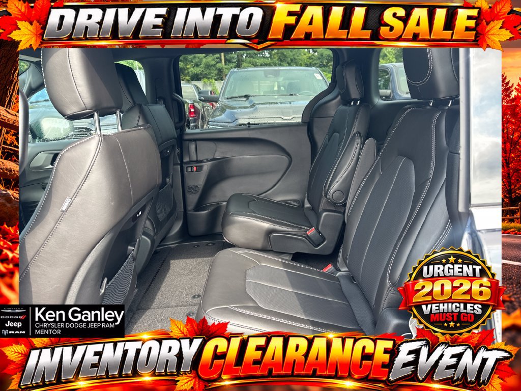 New 2027 Chrysler Pacifica Select AWD/4WD image 21