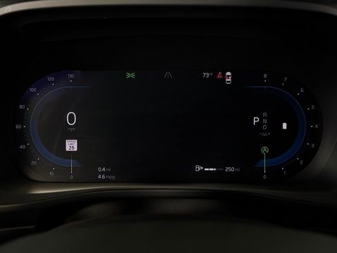 Used 2025 Volvo XC40 B5 Core AWD/4WD image 13