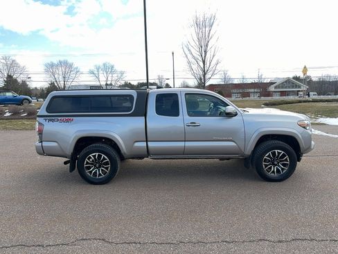 Used 2020 Toyota Tacoma TRD Sport w/ Technology Package image 4