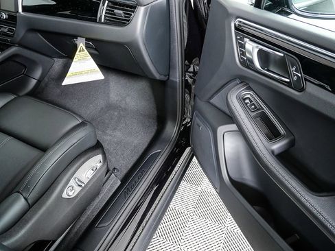 New 2026 Porsche Macan image 27