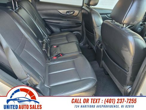 Used 2015 Nissan Rogue SL w/ SL Premium Package image 12