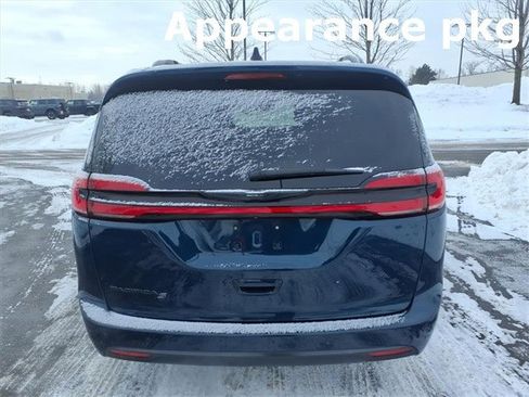 Used 2023 Chrysler Pacifica Touring-L w/ S Appearance Package image 5