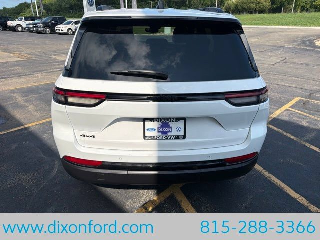 Used 2024 Jeep Grand Cherokee Altitude AWD/4WD image 7