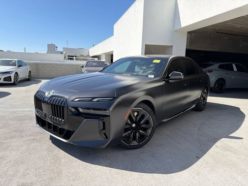 Certified 2024 BMW i7 eDrive50 w/ M Sport Package RWD image 3