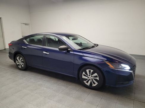 Used 2024 Nissan Altima 2.5 S FWD image 11