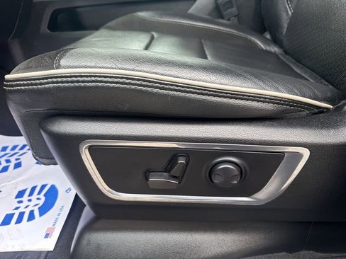 Used 2025 RAM 1500 Laramie image 12