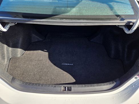 Used 2018 Toyota Corolla L image 27