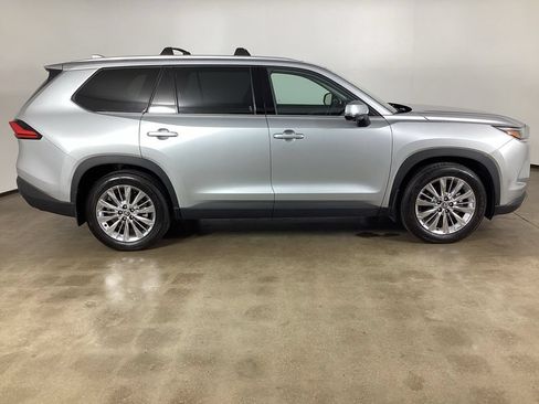 Used 2024 Toyota Grand Highlander AWD image 5