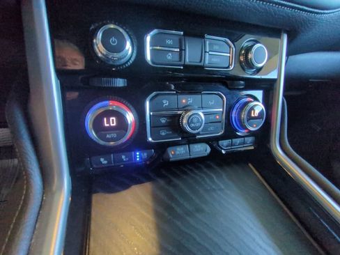 Used 2021 GMC Yukon Denali w/ Denali Ultimate Package AWD/4WD image 17