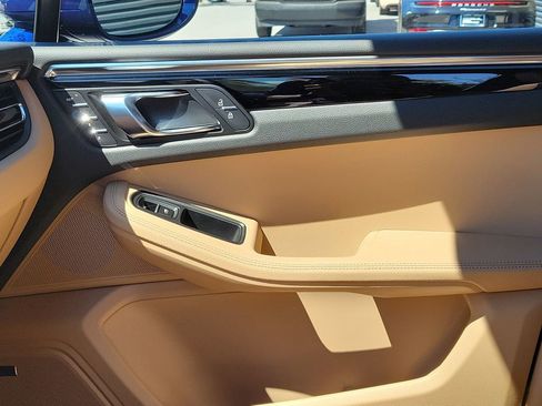 New 2026 Porsche Macan image 23