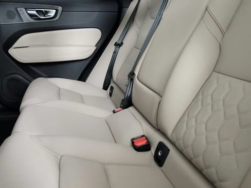 Certified 2026 Volvo XC60 B5 Plus w/ Protection Package Premier AWD/4WD image 29