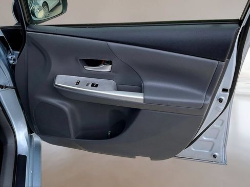 Used 2014 Toyota Prius V Five FWD image 28