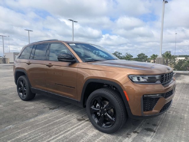 New 2026 Jeep Grand Cherokee Limited w/ Limited Altitude Package AWD/4WD image 2