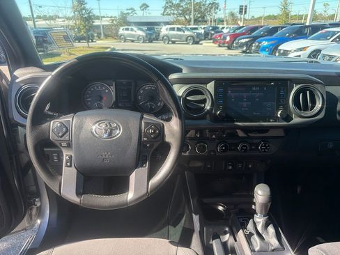 Used 2018 Toyota Tacoma TRD Off-Road image 26