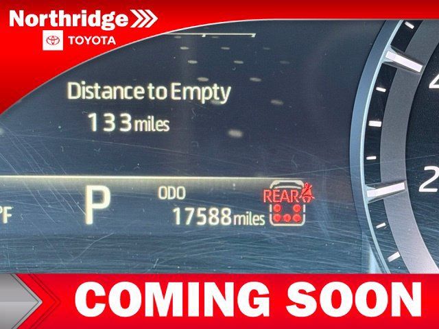 Used 2024 Toyota Highlander XLE AWD/4WD image 10