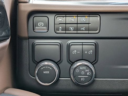 New 2025 Chevrolet Suburban High Country image 10