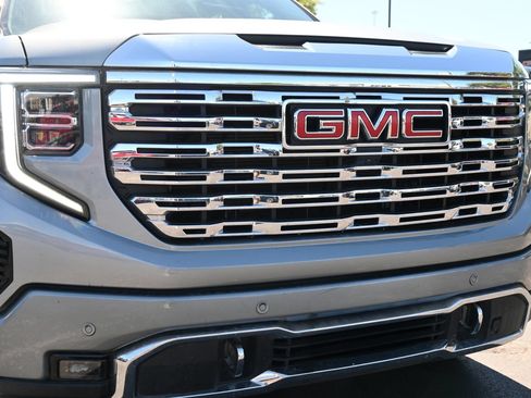 Used 2025 GMC Sierra 1500 Denali AWD/4WD image 5
