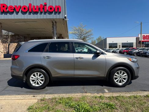 Used 2019 Kia Sorento LX w/ LX Convenience Package image 8