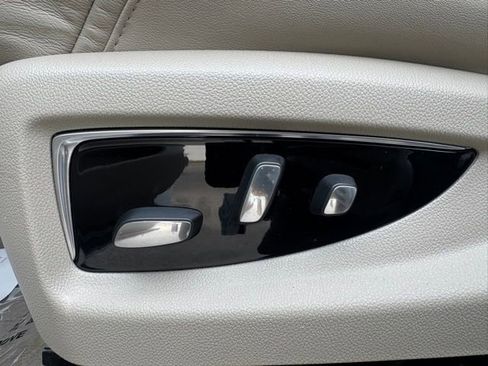 Used 2019 Cadillac Escalade Luxury image 15