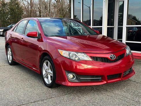 Used 2014 Toyota Camry SE w/ Fleet Convenience Package image 1