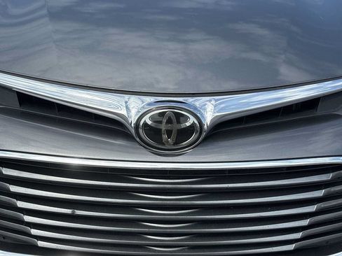 Used 2018 Toyota Avalon XLE Premium FWD image 32