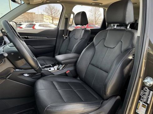 Used 2025 Kia Telluride EX w/ EX Captain's Chair Package image 29