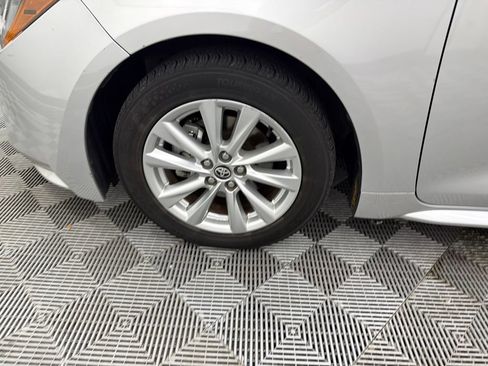 Used 2024 Toyota Corolla LE w/ LE Convenience Package FWD image 11