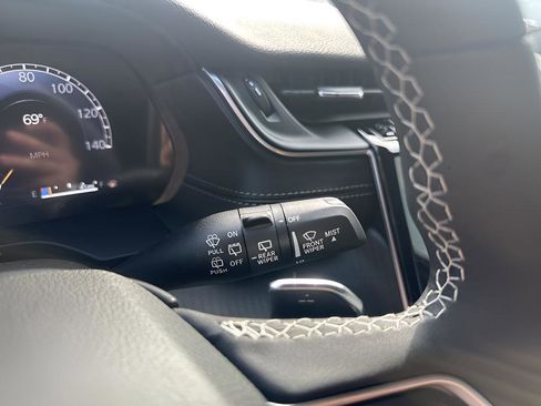 New 2025 Jeep Grand Cherokee Altitude image 33